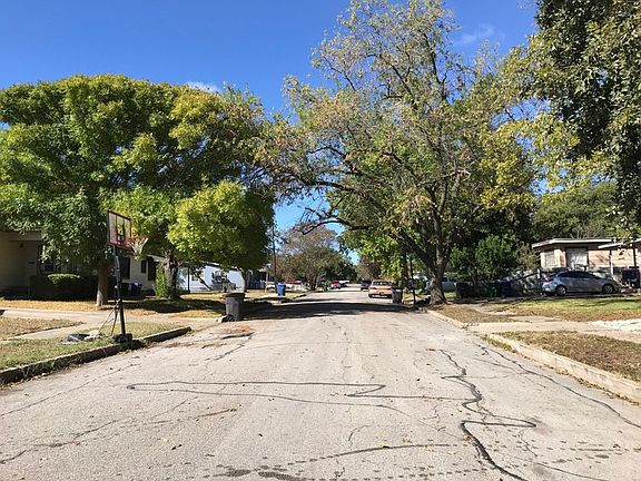 5th image of 230 Adrian Dr