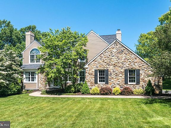 2nd image of 506 Fox Hollow Dr