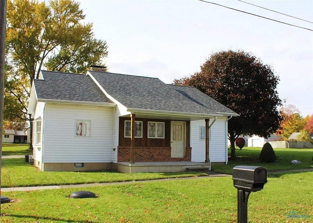 205 N Main St photo 1