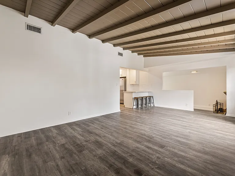 16601 Valerio St — Photo 27