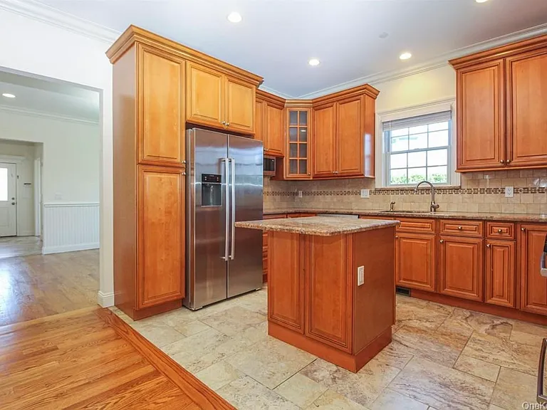 114 Oak St #114 — Photo 8