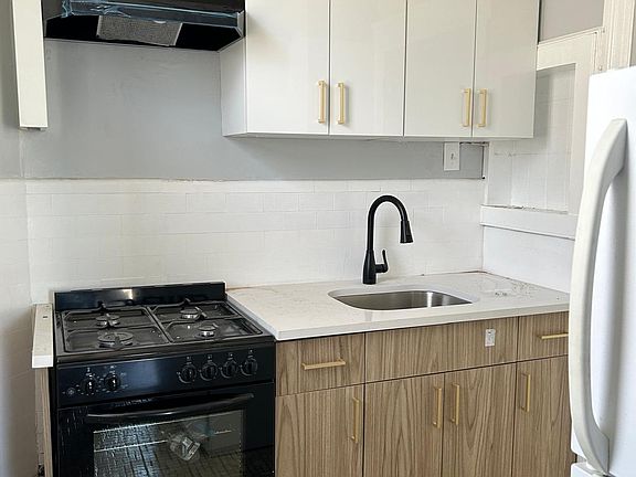 3rd image of 270 Montclair Ave #2R