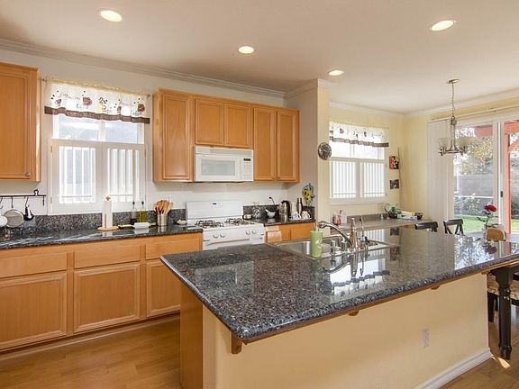 Kitchen_Hi-Res-10025713