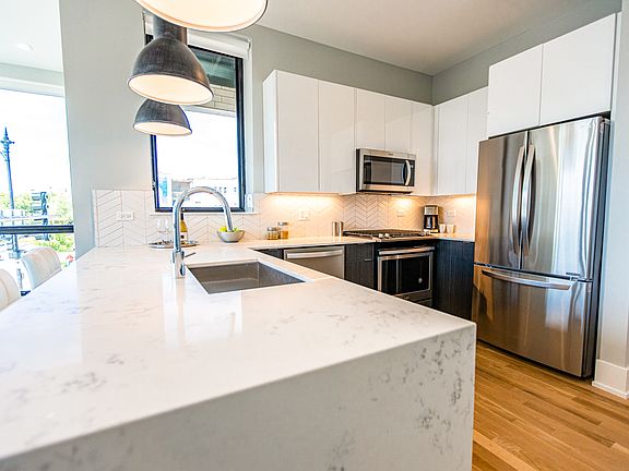 2nd image of 4747-59 N Ashland Ave #3411914