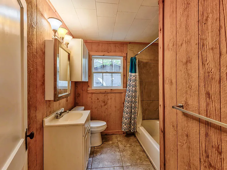816 Ogden St — Photo 12
