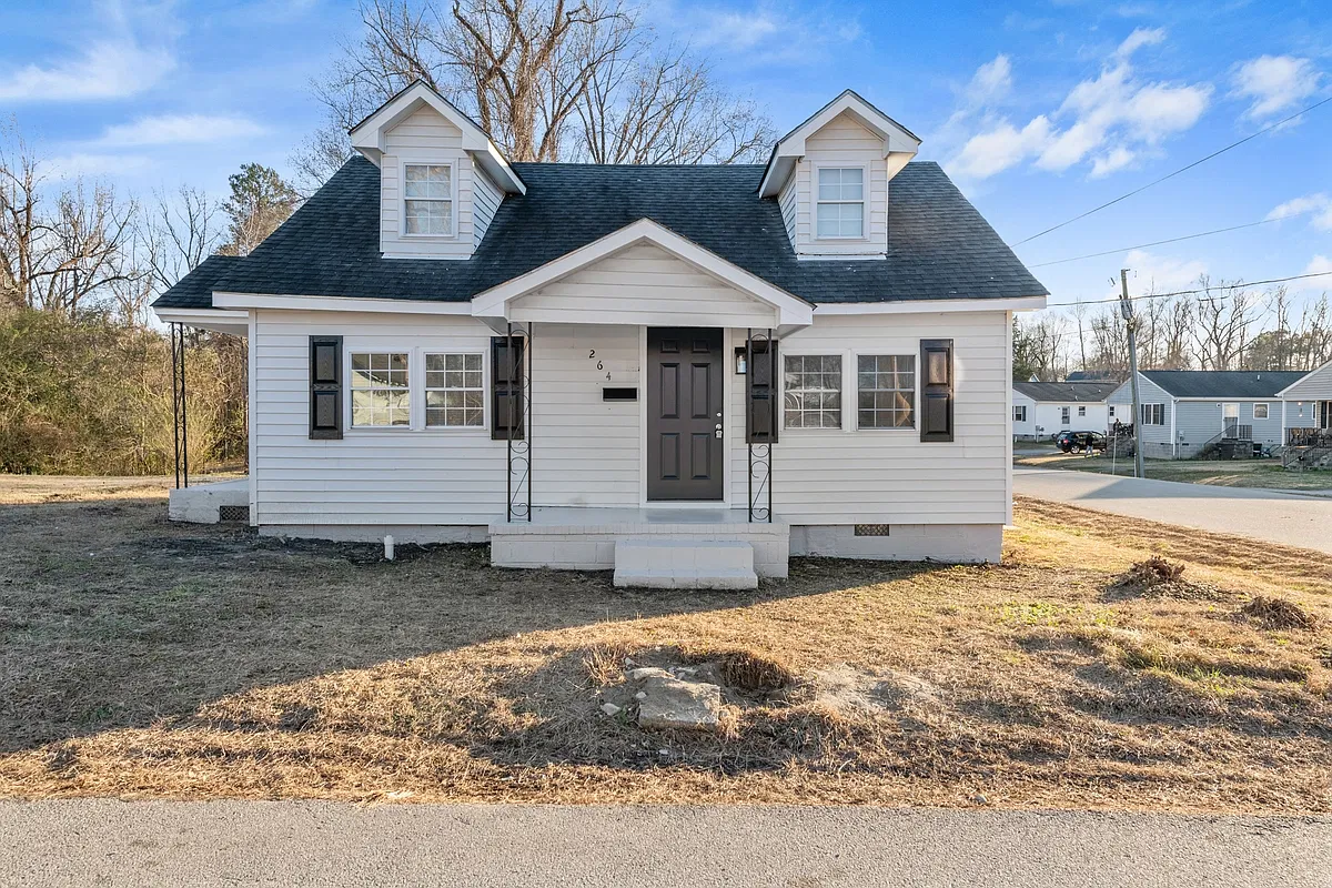 4 bed, 1.5 bath, 1040 sqft, $1,600 — Photo 2