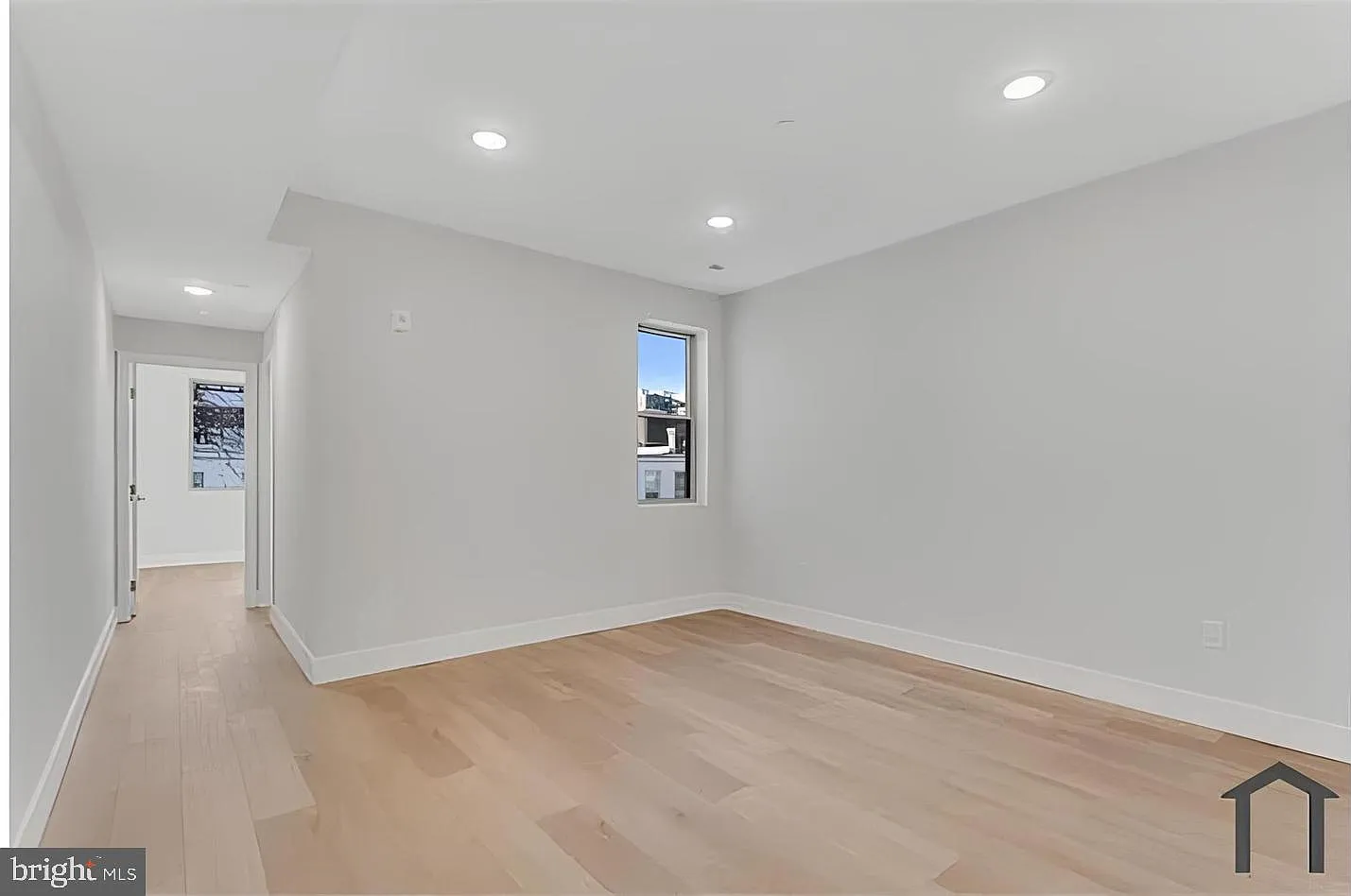 2 bed, 2.0 bath, 3270 sqft, $1,650 — Photo 2