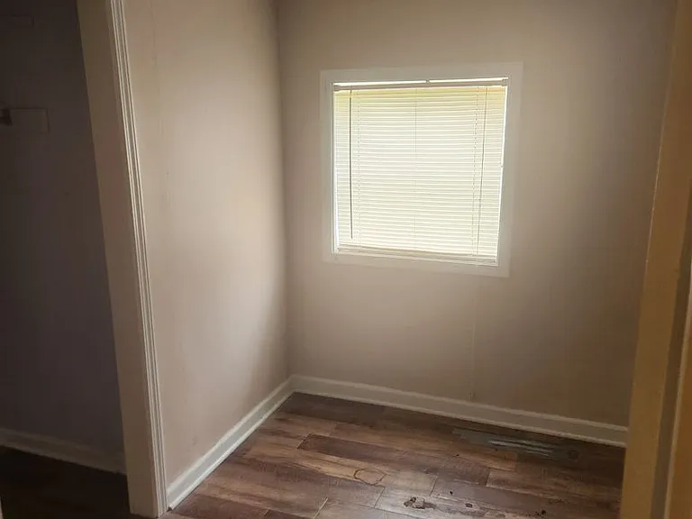 1712 Phillip St — Photo 5