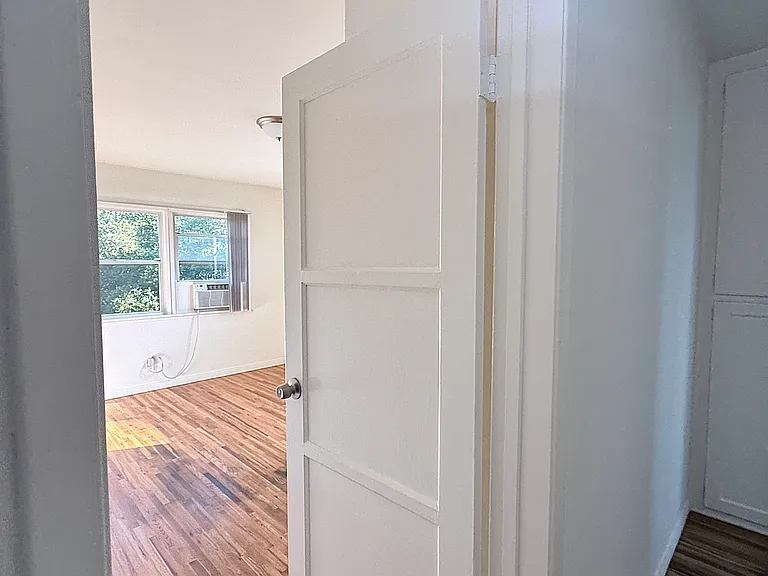 8429 Glenoaks Blvd #4 — Photo 13
