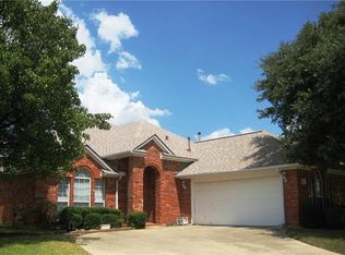6137 Cliffbrook Dr, North Richland Hills, TX 76180