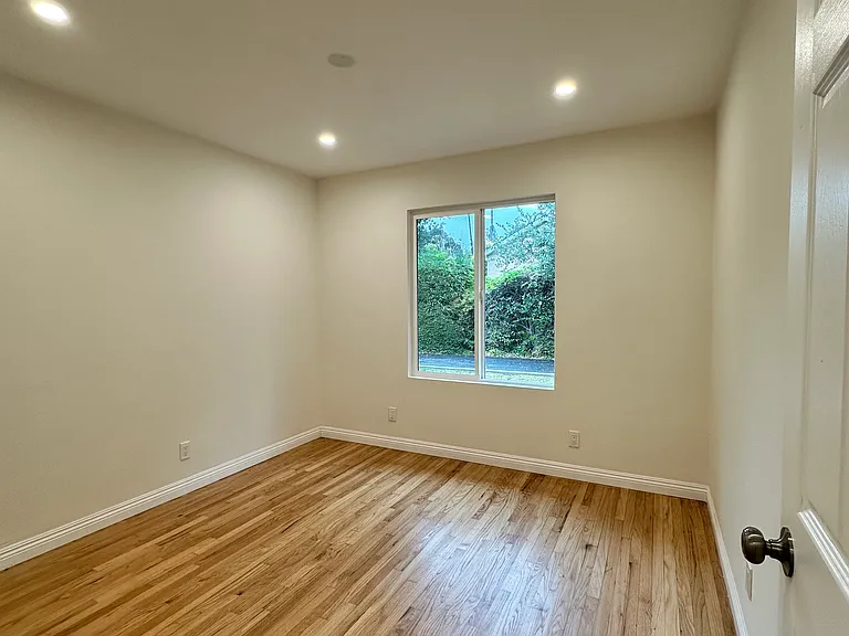 1491 El Sereno Ave — Photo 10