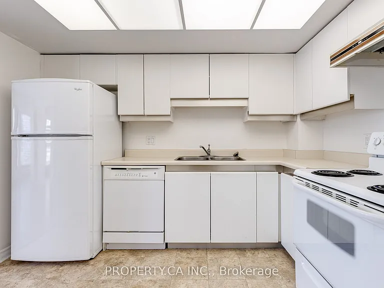 65 Harbour Sq #3209 — Photo 10