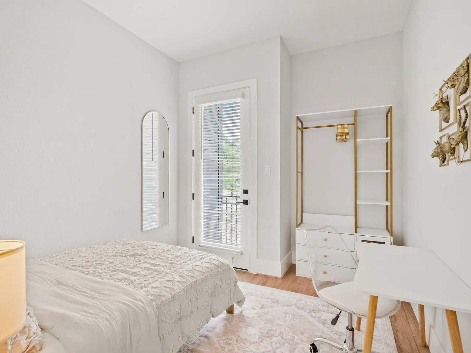 5 bed, 2100 sqft, $1,150 — Photo 4