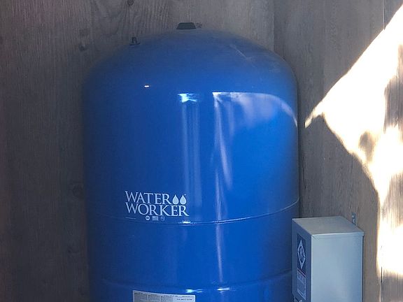 Large H2O Pressure Tank