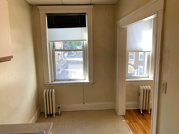 4th image of 218 Kelton St #8