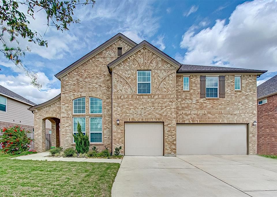 Welcome home to 5927 Jasper Terrace located at the beautiful community of StoneCreek Estates!