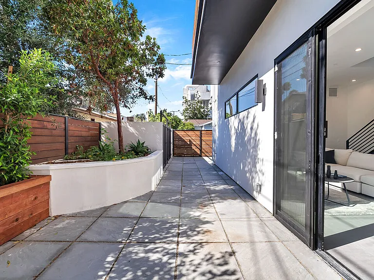 1123 N Formosa Ave #3 — Photo 8
