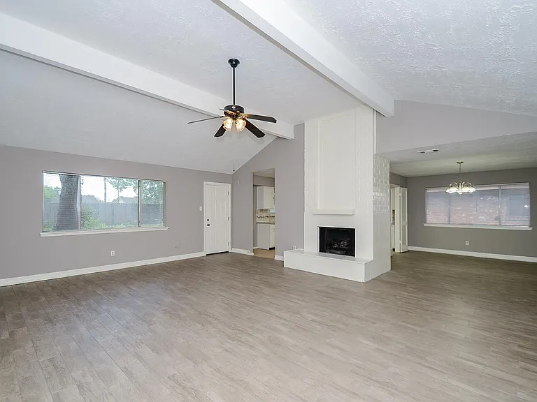 8319 Bird Run Dr — Photo 4