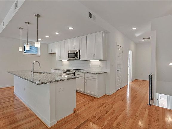2nd image of 1213 Bainbridge