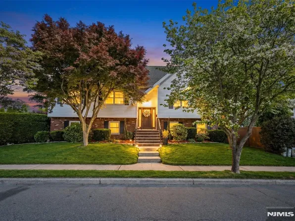 66 Roehrs Dr, Wallington, NJ 07057