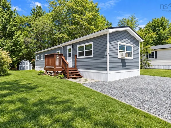 7 Mini Park, Lunenburg, NS B4V 5K8