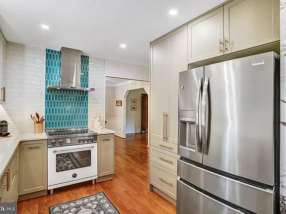 5th image of 44 Acorn Ct