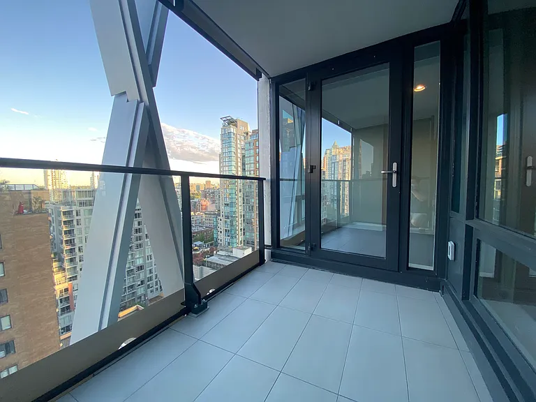 1111 Richard St #1506 — Photo 17