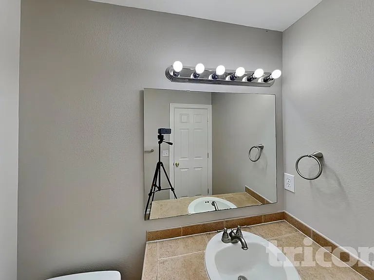 2311 NW 5th St — Photo 16