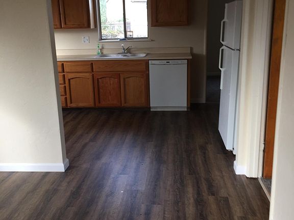 4th image of 2367 Olive Ave