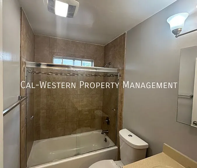 250 Palo Alto Ave #1 — Photo 15