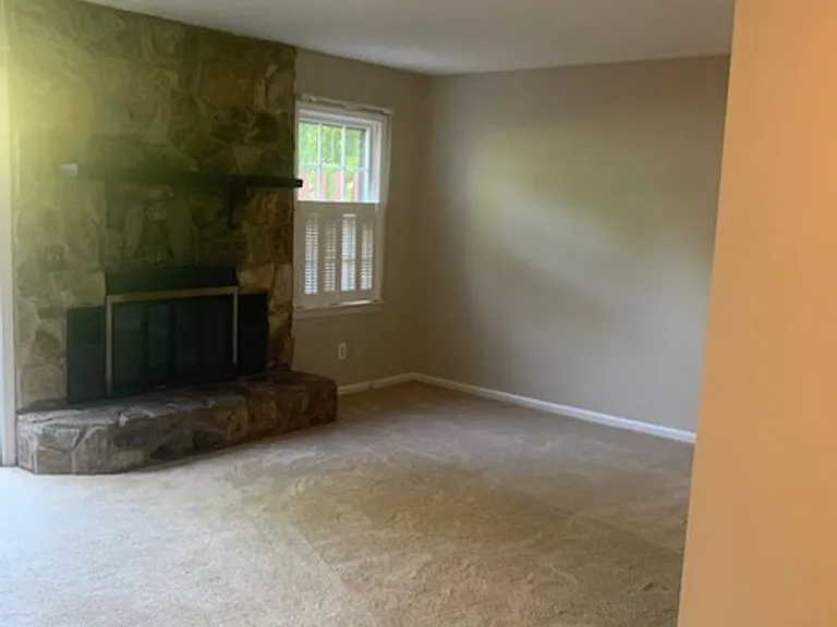 28 Summercreek Dr — Photo 9