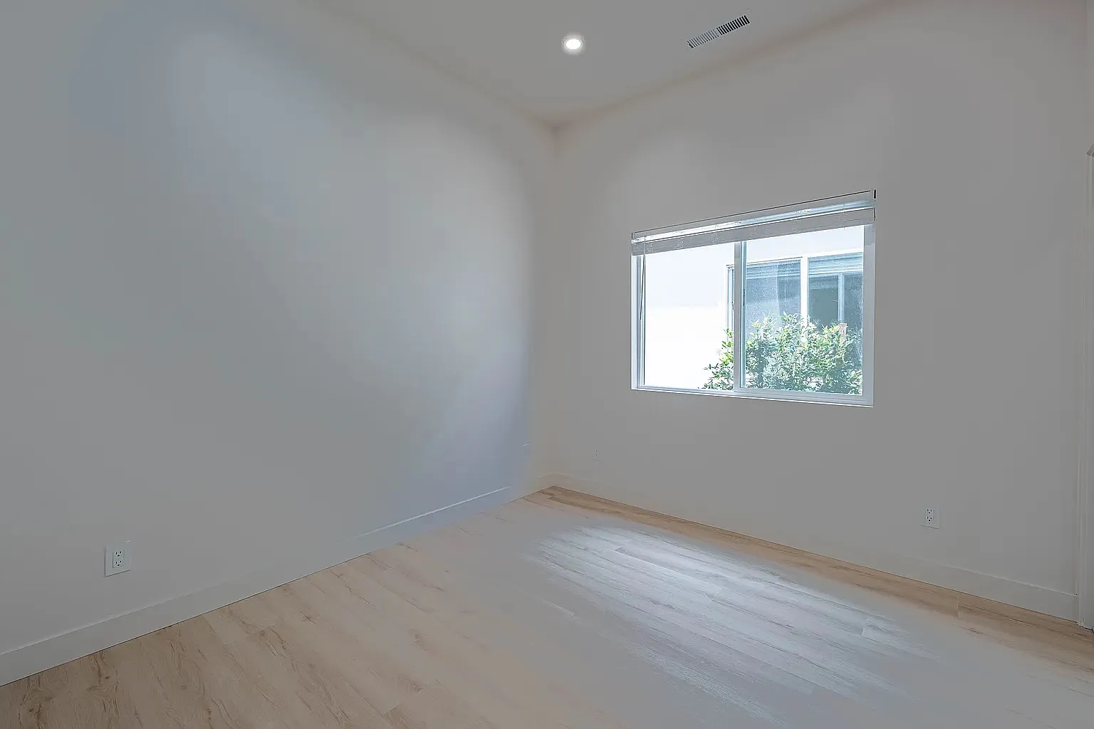 3 bed, 1200 sqft, $4,400 — Photo 2