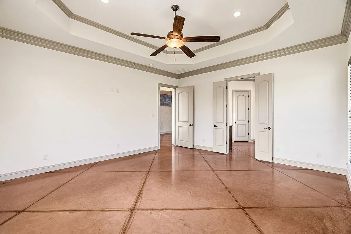 4 bed, 2.5 bath, 2844 sqft, $3,500 — Photo 2