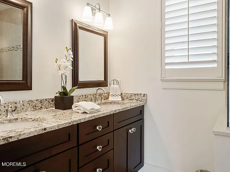 556 Riverside Dr — Photo 13