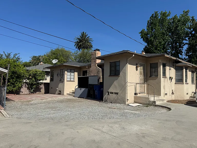 323 W I St — Photo 14