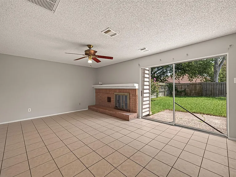 1818 Foxlake Dr — Photo 9