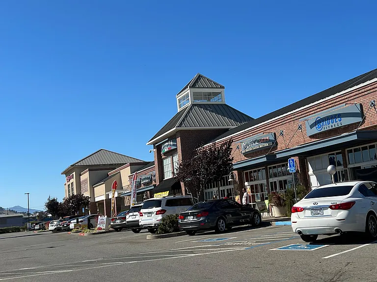 CVS, Fitness, Cafe in walking distance