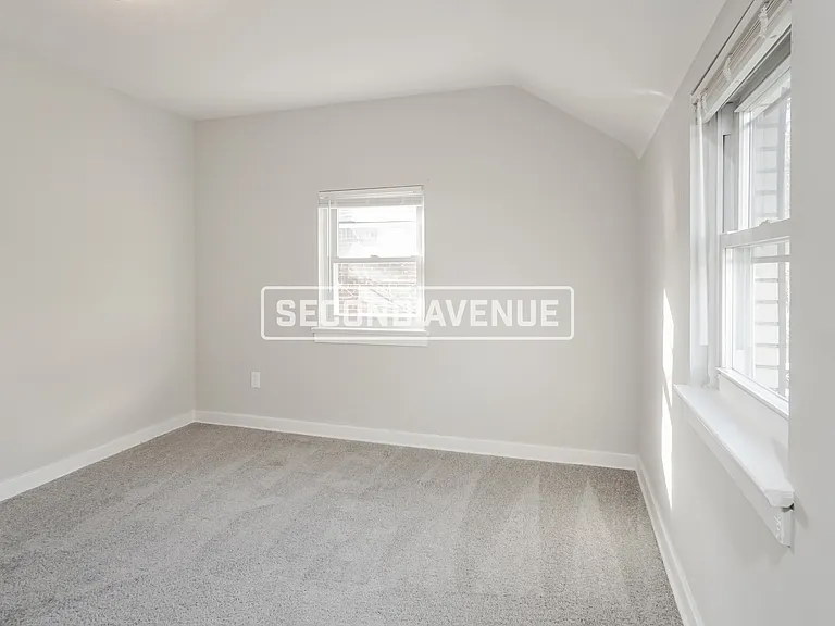 610 Churchill Ave — Photo 11