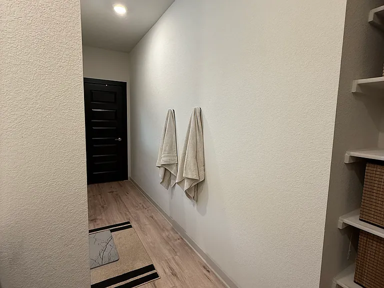 220 Merrick Rd — Photo 31