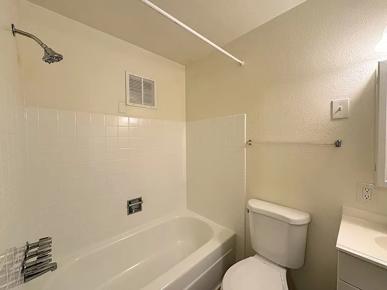 North Highland Court — Photo 23