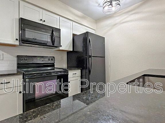 5th image of 409 W Pontiac Dr Unit 3