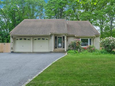 12 Grand Canyon Lane, Coram, NY, 11727