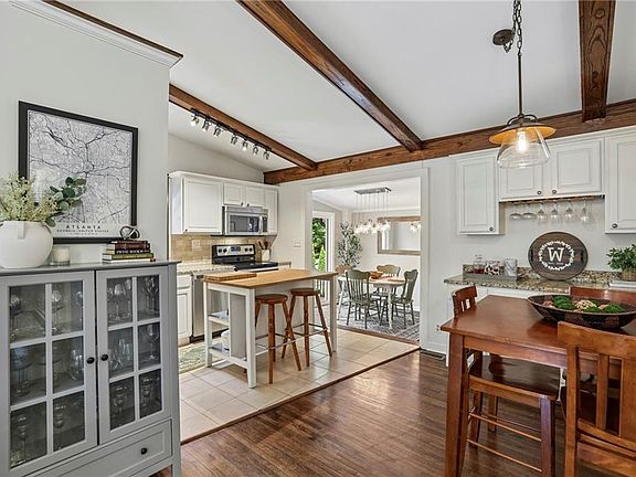 5th image of 2063 Malabar Dr NE