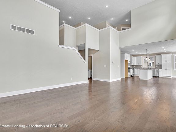 5th image of 2921 Medinah Dr