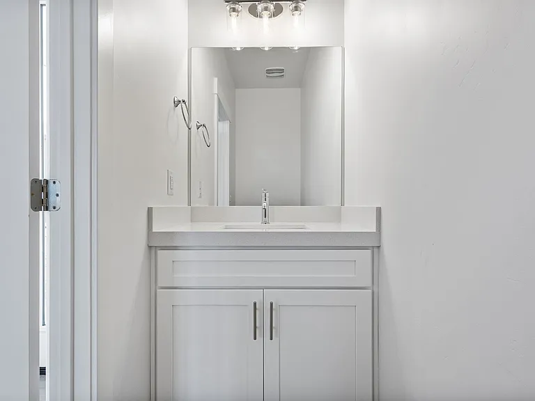 Half bathroom second floor