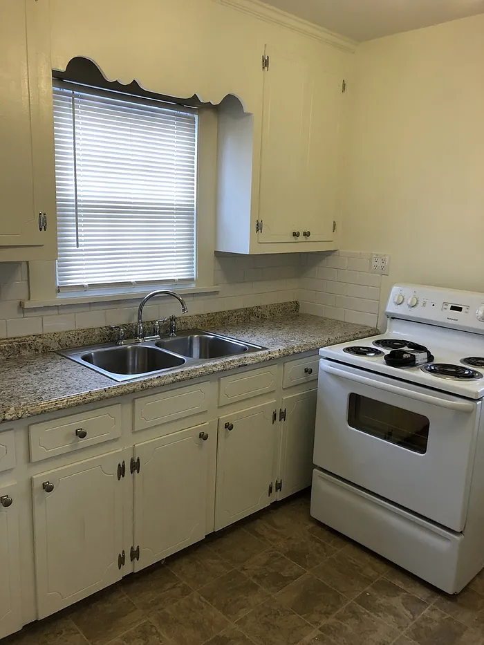 2 bed, 1.0 bath, 850 sqft, $1,595 — Photo 2