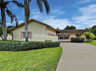 12169 Sycamore Ln, Wellington, FL 33414