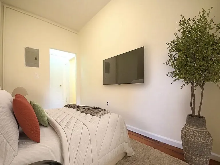 840 2nd Ave #2 — Photo 5