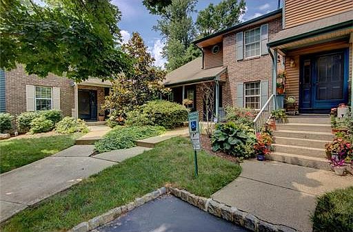 2nd image of 2104 Sycamore Ct
