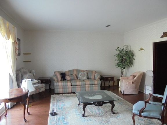 5th image of 108 Country Club Heights Blvd